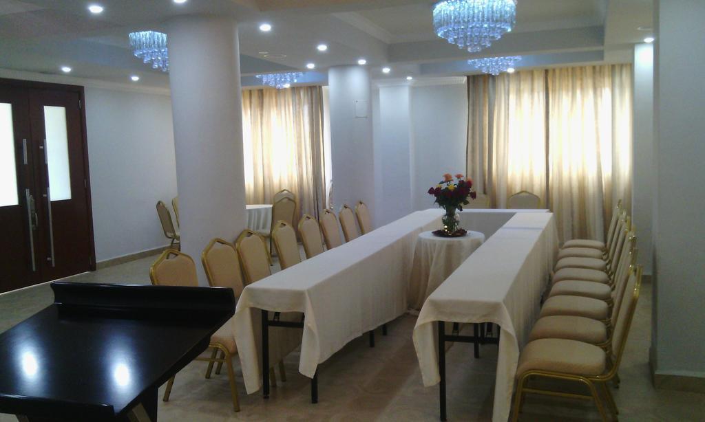 Addissinia Hotel Addis Ababa Exterior foto