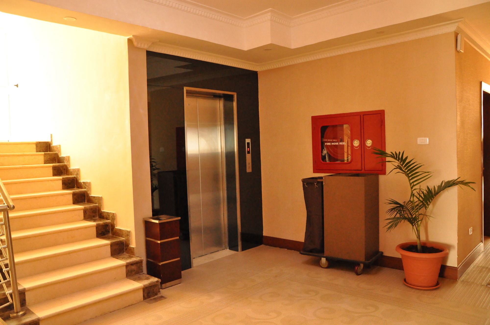 Addissinia Hotel Addis Ababa Exterior foto
